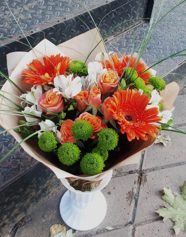 Букет цветов из: Герберы, Хризантемы, Альстромерии и Розы в Александроневской