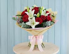 Букет цветов из:  Лилии и Розы в Александроневской