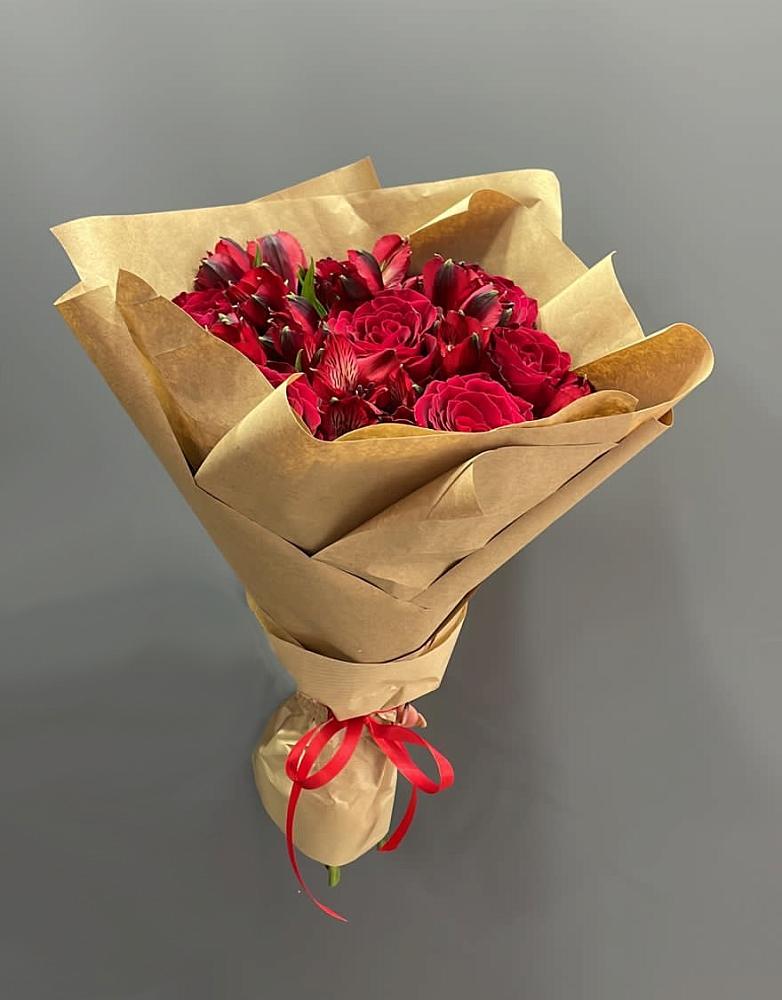 Букет цветов из: Альстромерии и Розы в Александроневской