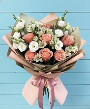 Букет цветов из:  Розы, Альстромерии и Лизиантусы в Александроневской