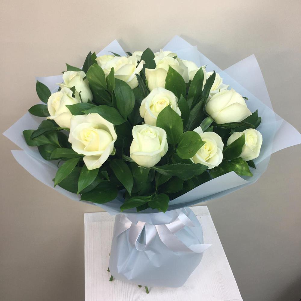 Букет 15 Белых роз Проуд в Александроневской