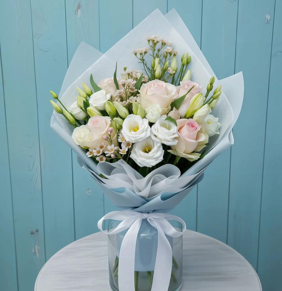 Букет цветов из: Розы и Лизиантусы в Александроневской