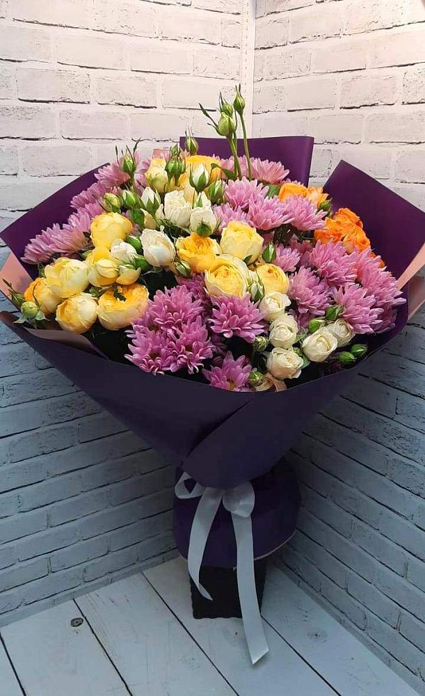 Букет цветов из: Хризантемы и Розы в Александроневской