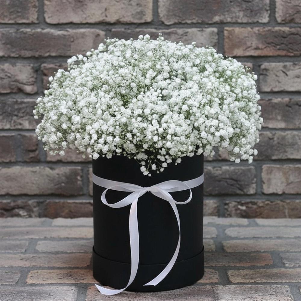 Цветочная композиция из Гипсофила в шляпной коробке в Александроневской