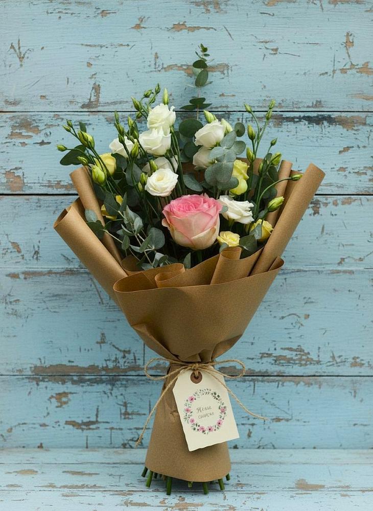 Букет цветов из: Розы и Лизиантусы в Александроневской