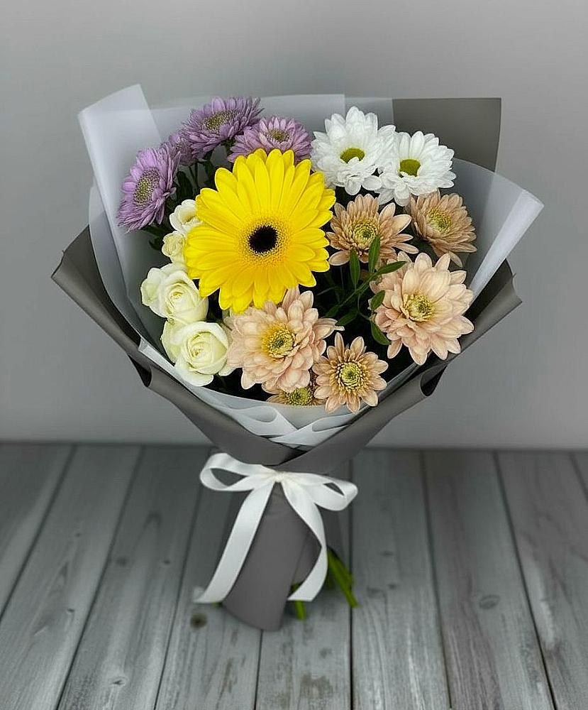 Букет цветов из: Розы, Герберы и Хризантемы в Александроневской
