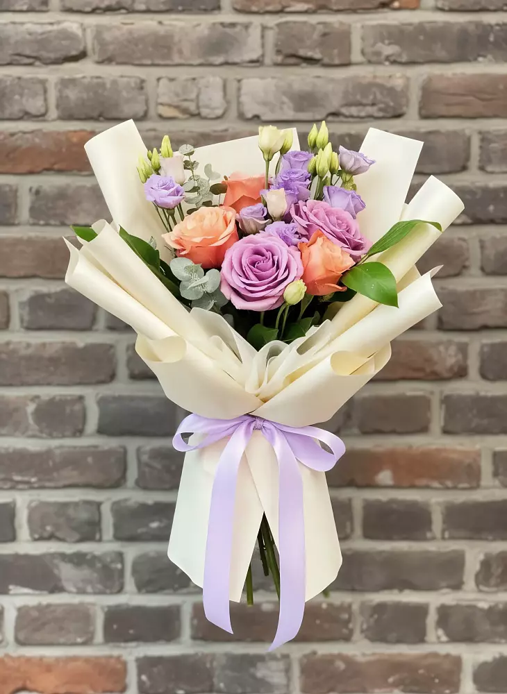 Букет цветов из: Лизиантусы и Розы в Александроневской