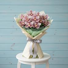Букет цветов из:  Орхидеи и Розы в Александроневской