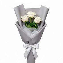 Букет 3 белые розы в Александроневской