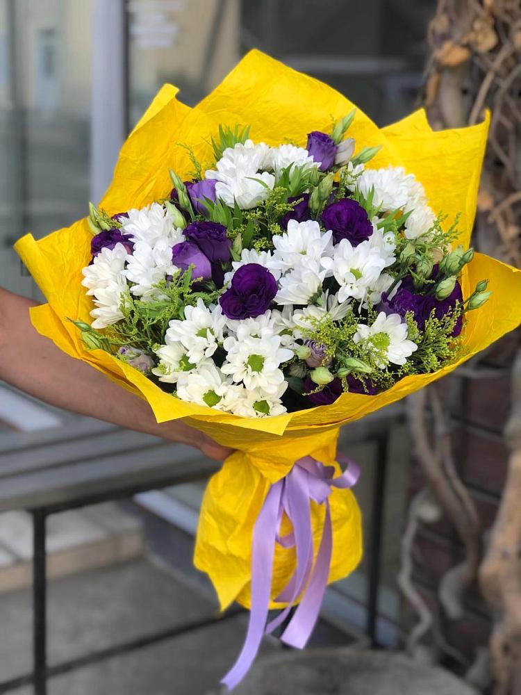 Букет цветов из: Ирисы, Хризантемы и Ромашки в Александроневской