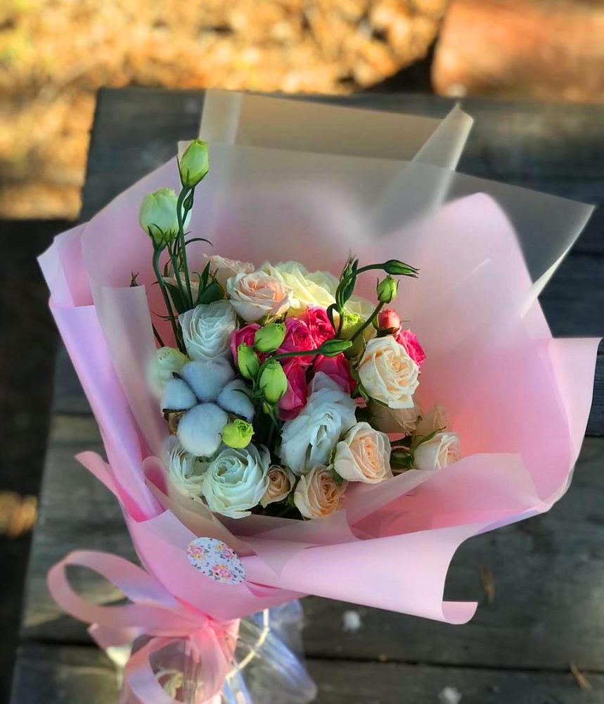 Букет цветов из: Розы и Лизиантусы в Александроневской