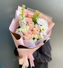 Букет цветов из:  Хризантемы и Розы в Александроневской