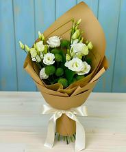 Букет цветов из:  Хризантемы и Лизиантусы в Александроневской