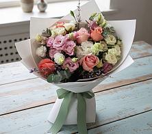 Букет цветов из:  Розы, Лизиантусы и Гвоздики в Александроневской