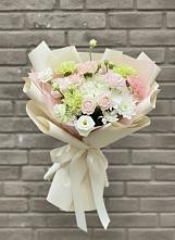 Букет цветов из:  Гвоздики, Розы, Лизиантусы и Хризантемы #REPLACE_PRED# Александроневской
