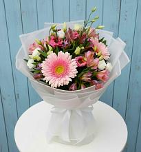 Букет цветов из:  Герберы, Альстромерии и Лизиантусы в Александроневской