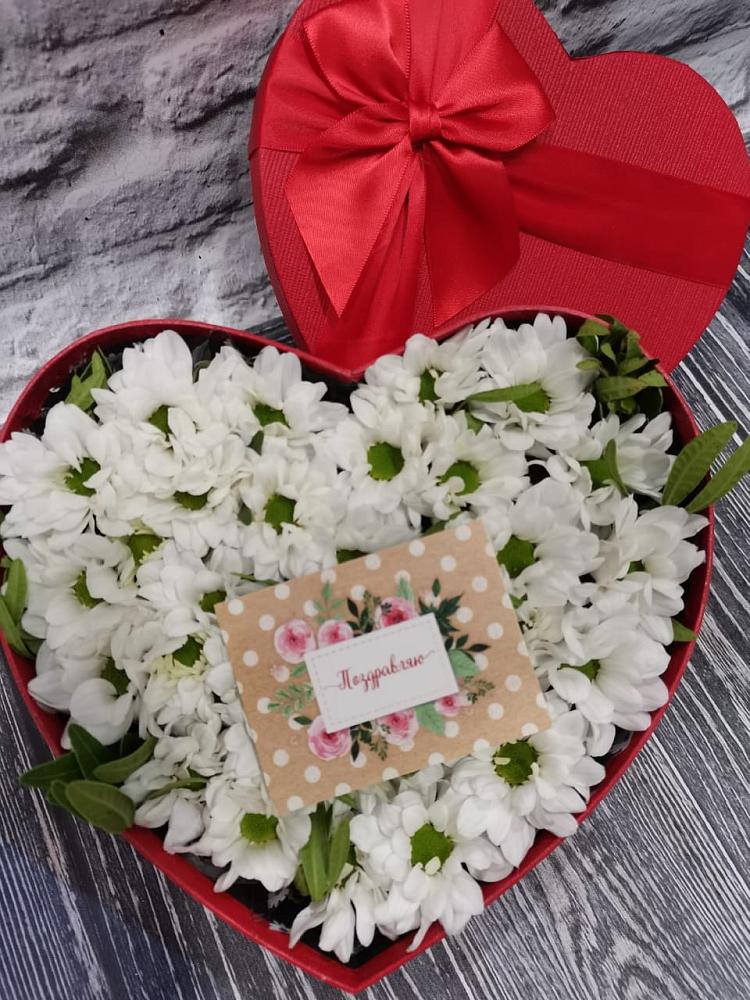Цветочная композиция из Хризантемы в виде сердца в Александроневской