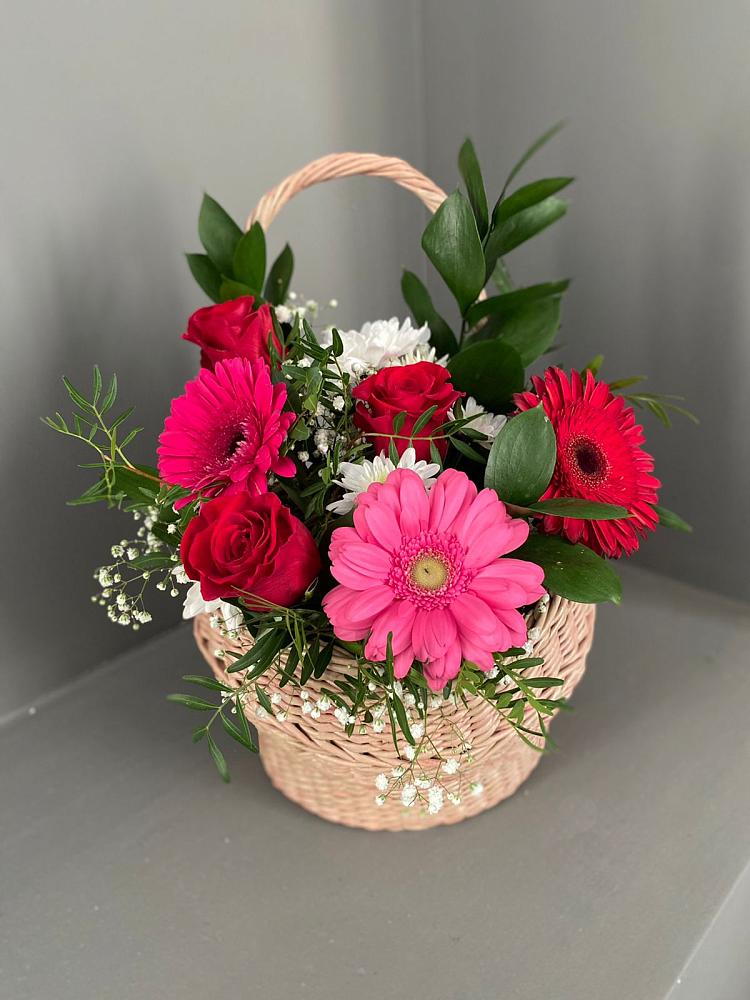 Цветочная композиция из Розы, Хризантемы и Герберы в корзине в Александроневской