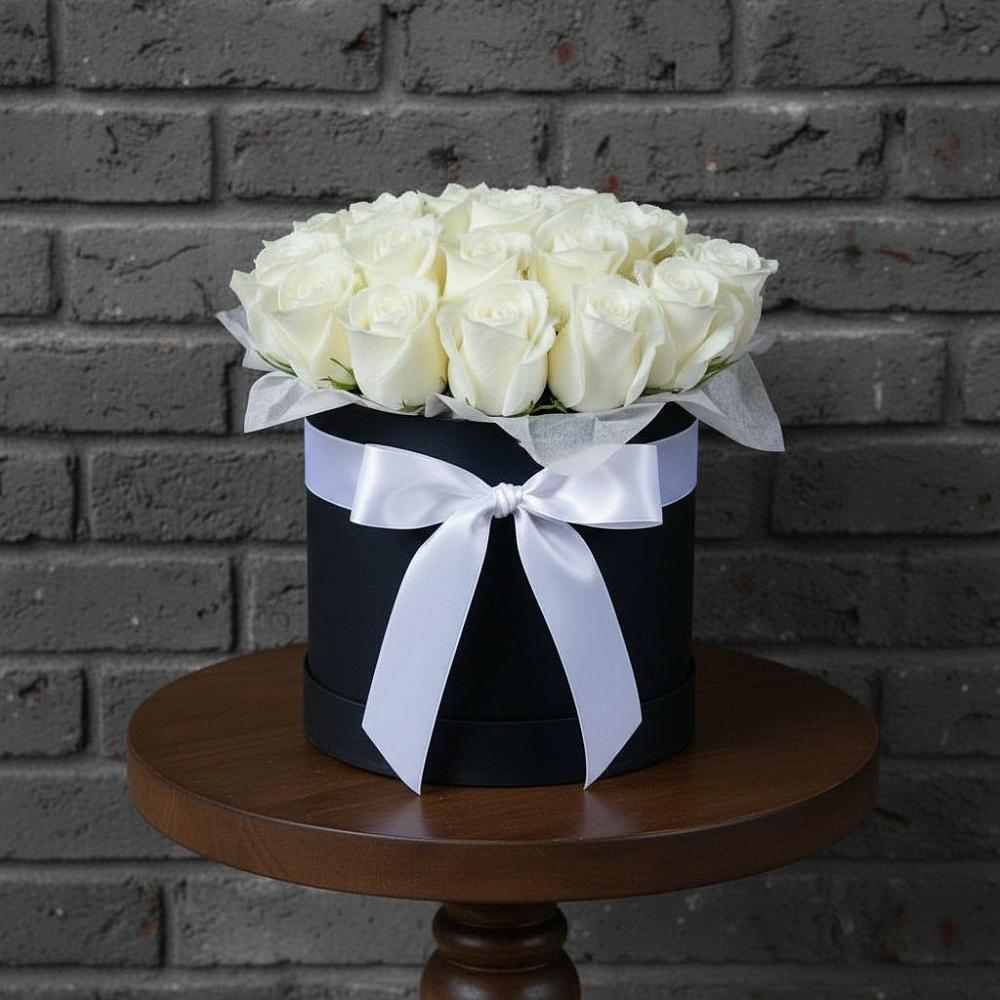 Цветочная композиция из Розы в шляпной коробке в Александроневской