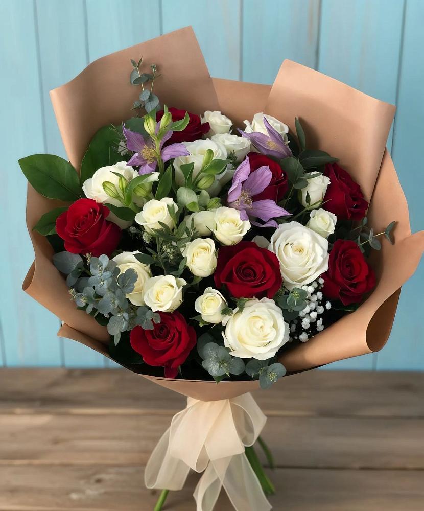 Букет цветов из: Розы и Альстромерии в Александроневской