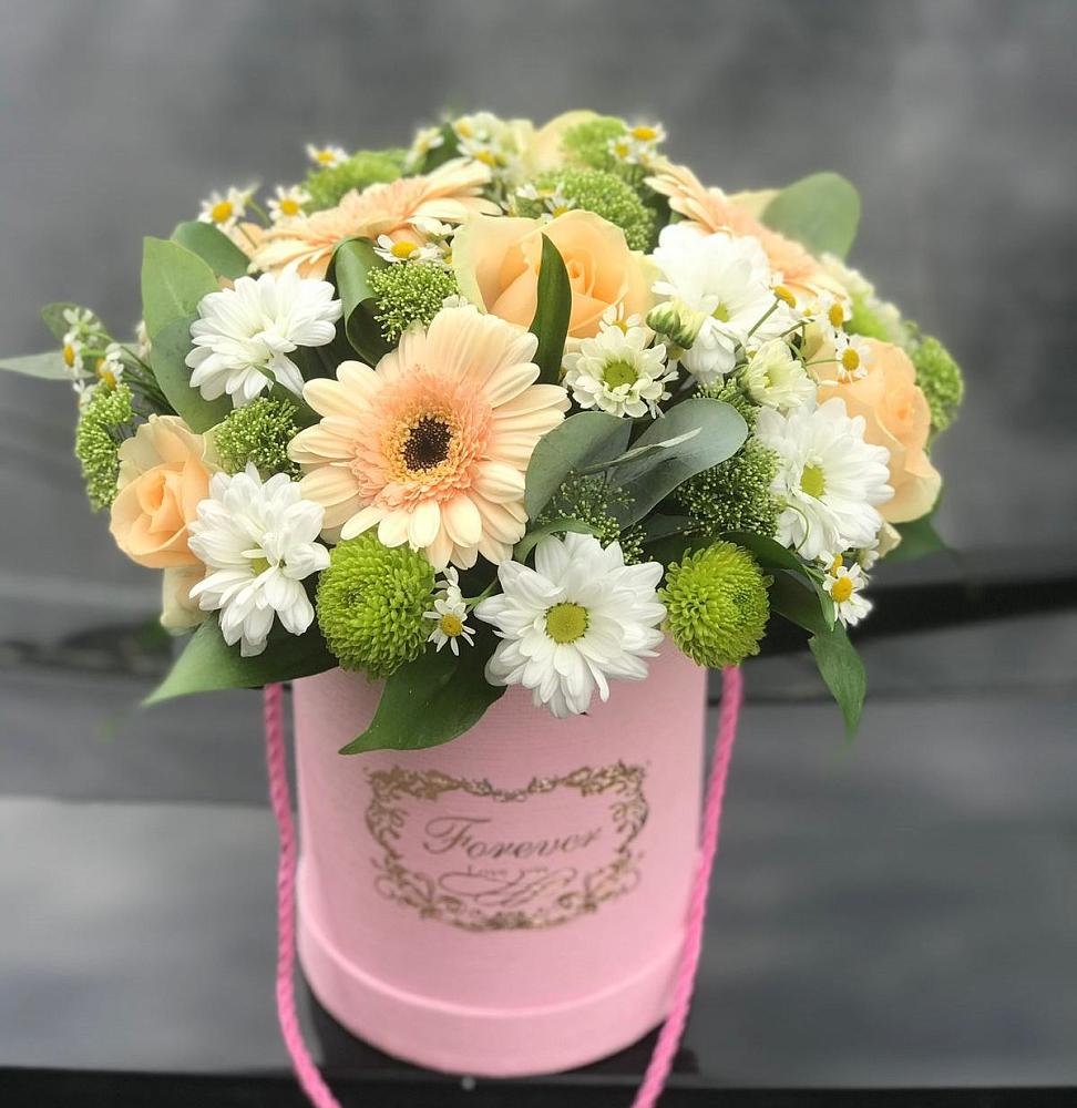 Цветочная композиция из Розы, Герберы и Хризантемы в шляпной коробке в Александроневской