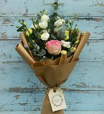 Букет цветов из:  Розы и Лизиантусы в Александроневской