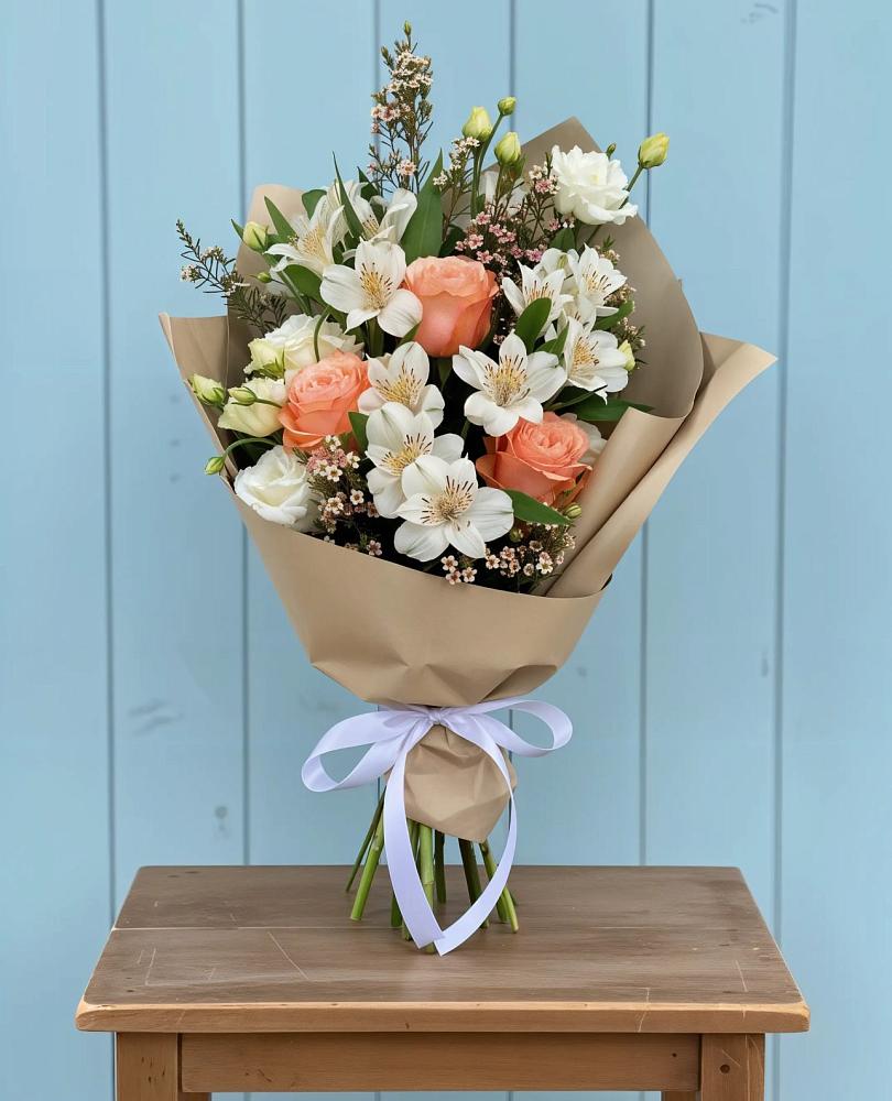 Букет цветов из: Альстромерии, Лизиантусы, Розы и Хризантемы в Александроневской